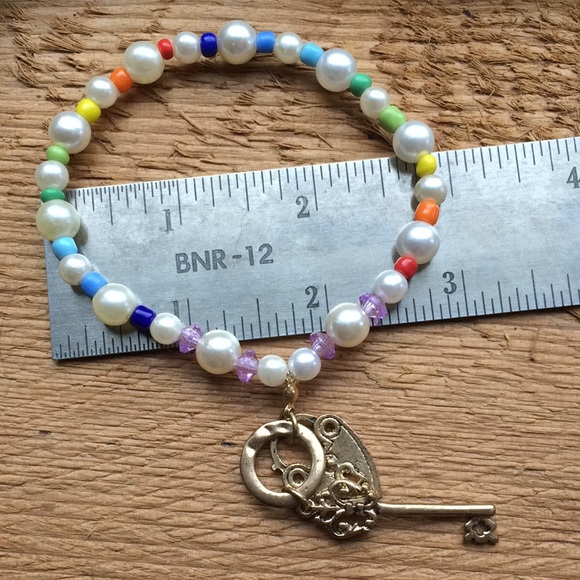 Handmade rainbow bead bracelet with lock and key - Picture 3 of 3